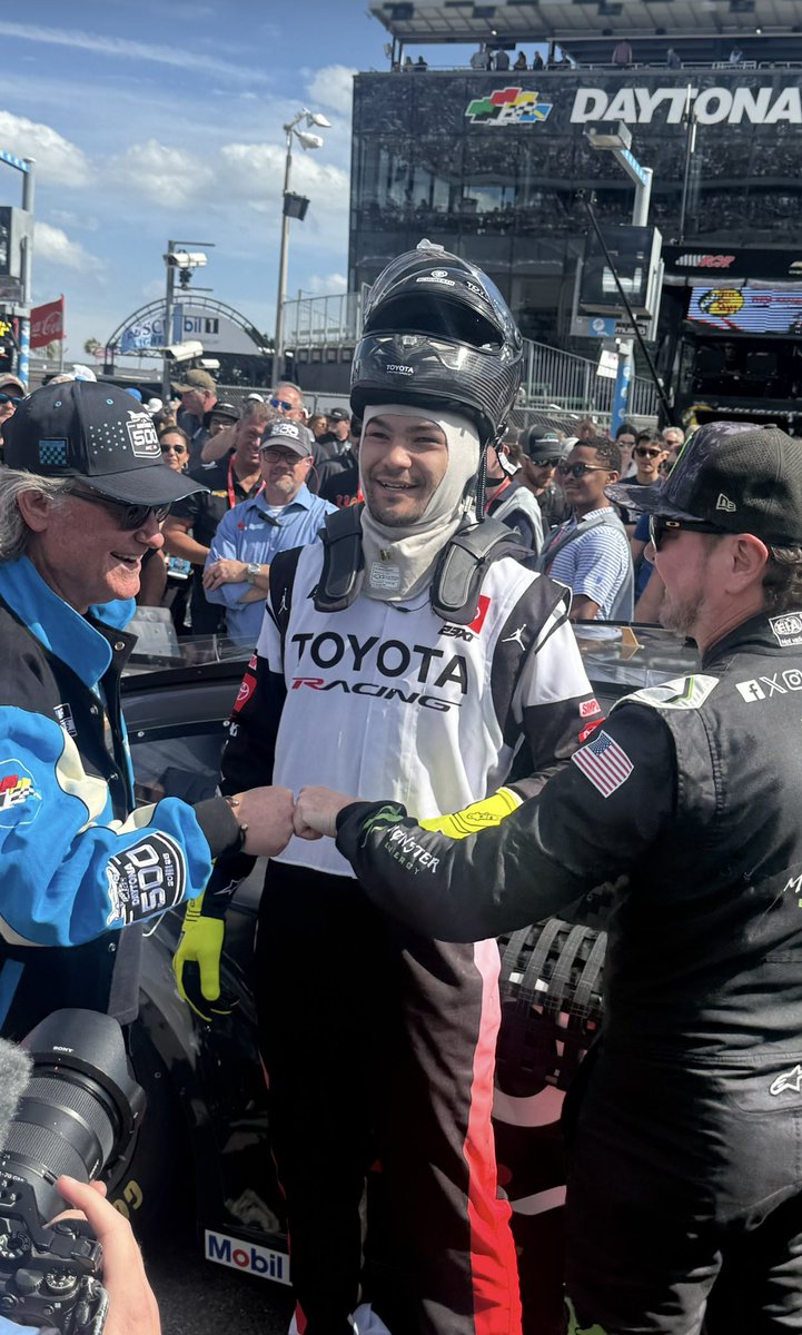 Kurt Busch tweet media