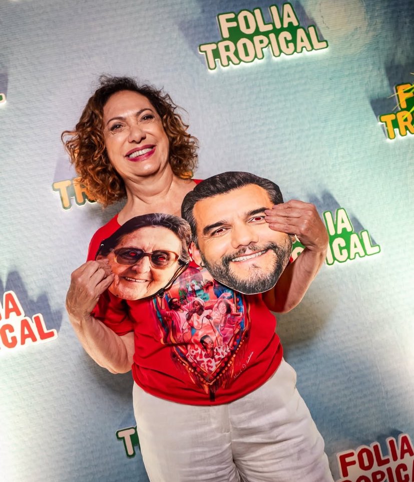 Que lindaaa!!! Sempre radiante e orgulhosa da nossa arte, minha queridaaaa, Eliane Giardini! ❤️