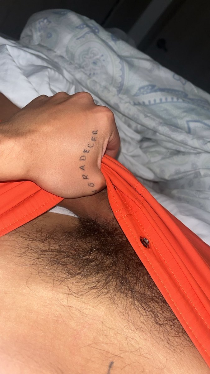 Anoche me puse esta pantalonetica para dormir, pero me mantiene todo arrecho uf
