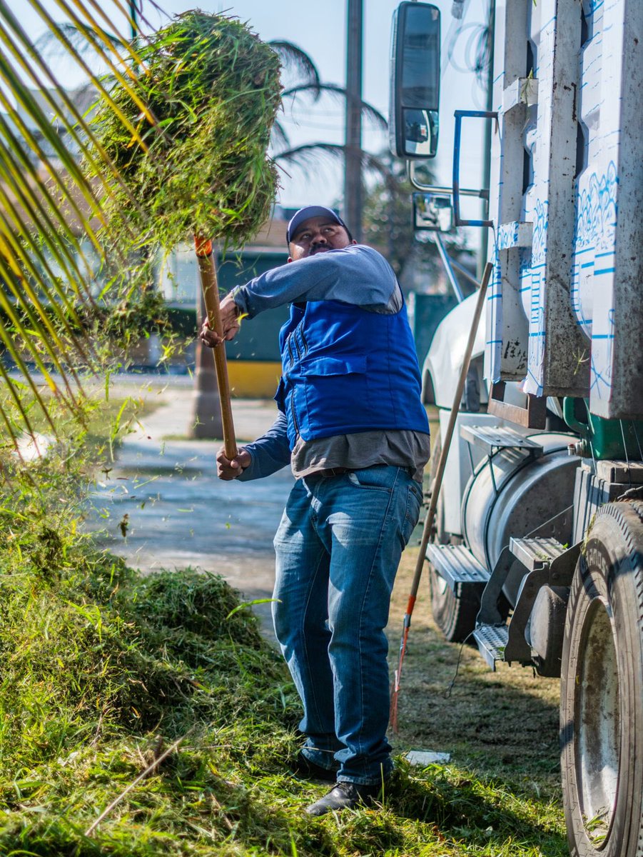 maryjosegamboa's tweet photo. Nuestras cuadrillas de Parques y Jardines siguen recorriendo la ciudad, dando mantenimiento a nuestros espacios públicos.

Se atendió el Parque Violetas en Costa de Oro, porque nuestros parques se cuidan y se mantienen en orden para todas las familias.

Boca Ciudad Ejemplo. https://t.co/gXotb7Haai