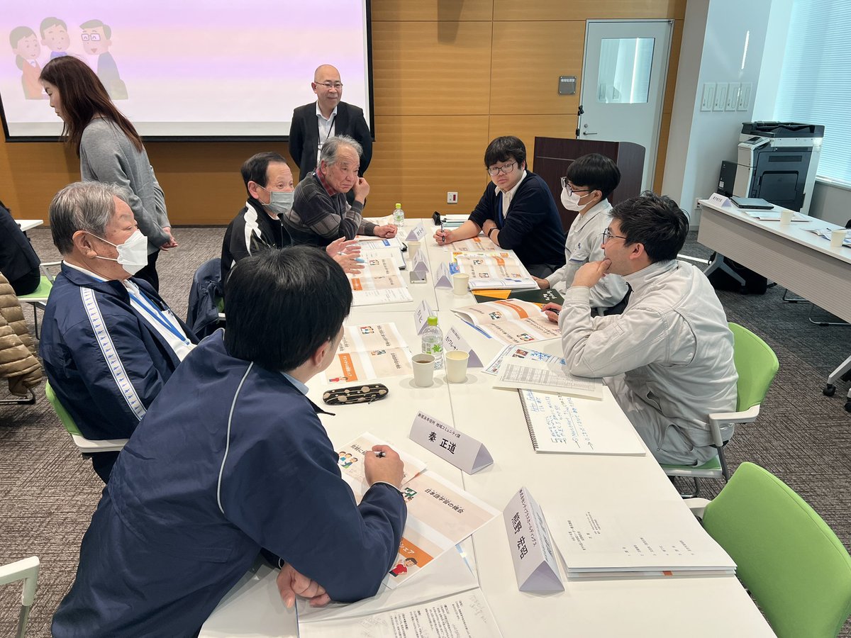 ehime_im's tweet photo. 東予外国人材地域リーダー育成講座in新居浜・西条の最終回でした！
理事長の谷村が後半の地域交流会のメインファシリテーターを担当しました
約1年間を通して外国人参加者の皆さんが地域について学んで実験してきたことを振り返り、地域住民の方々と意見交換を行いました

https://t.co/cc17p5pAmj https://t.co/exHuYrnTdW