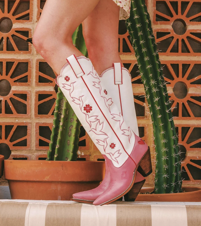 ✨ starting the week off with a little wildflower energy | Besita Honey Boots in Pink/White