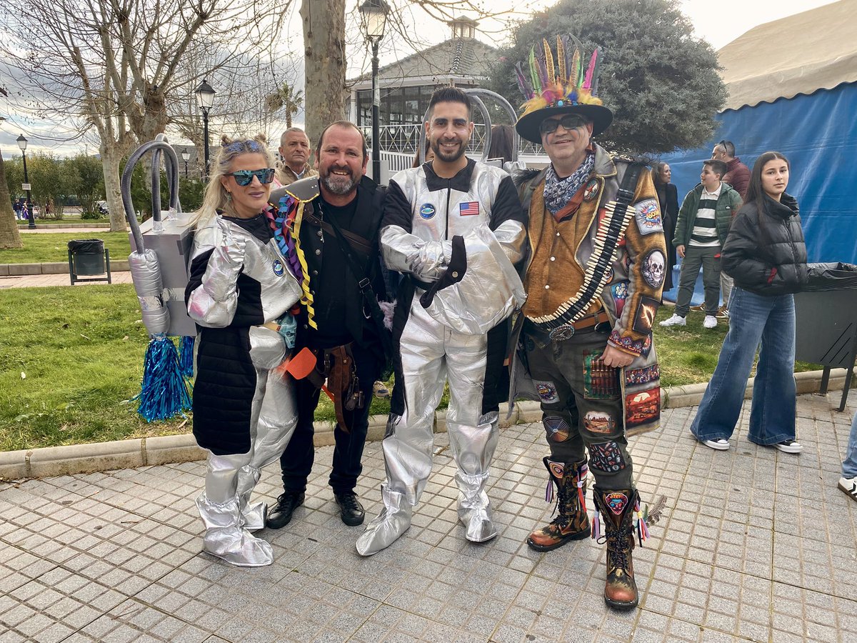 🎭🎉 Salimos a la calle para disfrutar del #Carnaval junto a nuestros vecinos y vecinas, verdaderos protagonistas de que nuestras tradiciones sigan vivas año tras año.

#PeñarroyaPueblonuevo #Carnaval2026