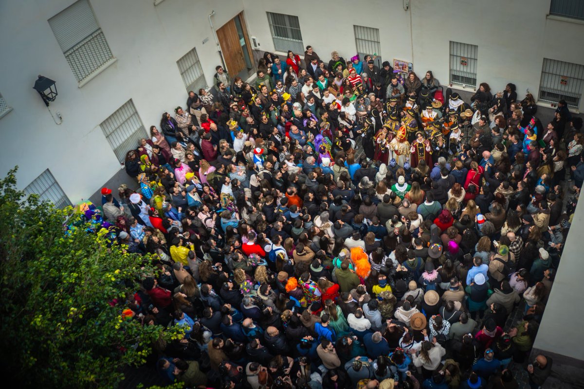 FranjDelMo's tweet photo. La mejor respuesta a los ataques que están recibiendo las carnavaleras en las calles estos días es mostrarles nuestro apoyo, solidaridad y respaldo en cada uno de sus pases.

Sin ellas no hay fiesta Nazareth Føb @ComparsaWECANDO

Cadi, cuna de la libertad!  (a veses). https://t.co/tDeYNQuoHI