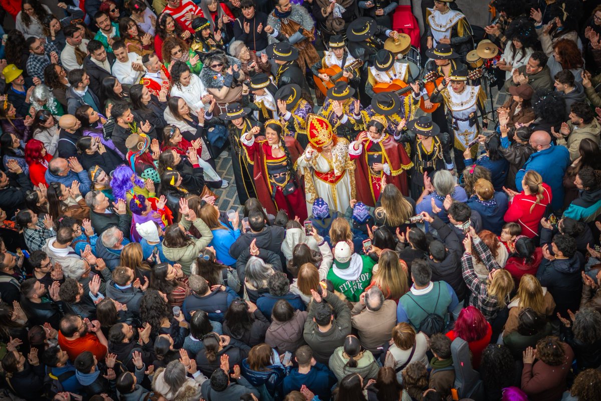 FranjDelMo's tweet photo. La mejor respuesta a los ataques que están recibiendo las carnavaleras en las calles estos días es mostrarles nuestro apoyo, solidaridad y respaldo en cada uno de sus pases.

Sin ellas no hay fiesta Nazareth Føb @ComparsaWECANDO

Cadi, cuna de la libertad!  (a veses). https://t.co/tDeYNQuoHI