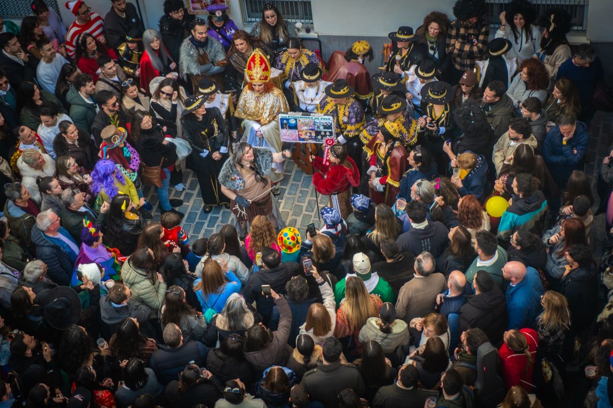La mejor respuesta a los ataques que están recibiendo las carnavaleras en las calles estos días es mostrarles nuestro apoyo, solidaridad y respaldo en cada uno de sus pases.

Sin ellas no hay fiesta Nazareth Føb <a href="/ComparsaWECANDO/">Comparsa WE CAN DO... CARNAVAL</a>

Cadi, cuna de la libertad!  (a veses).