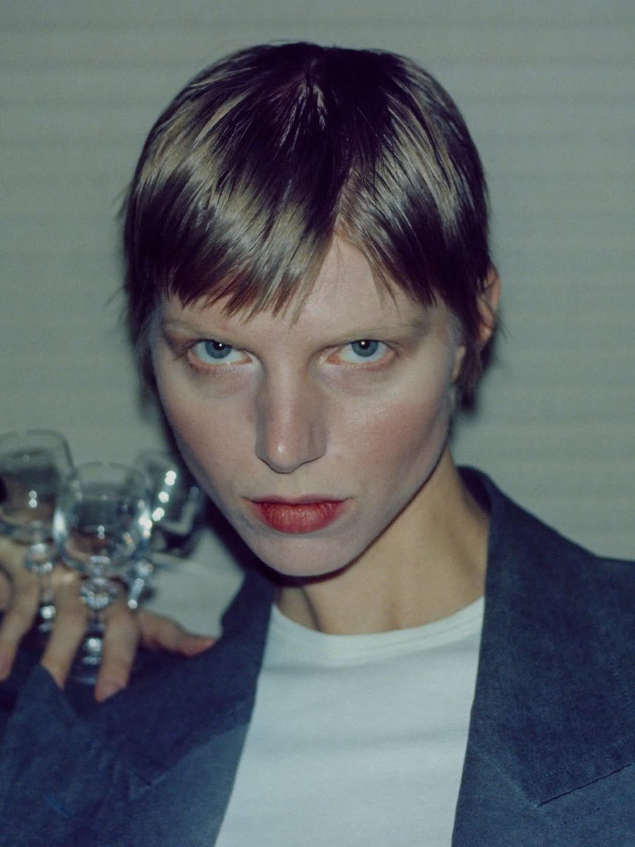 🧚 elke via instagram 

“Smaller hair 

📸 @.zacfarro ❤️”