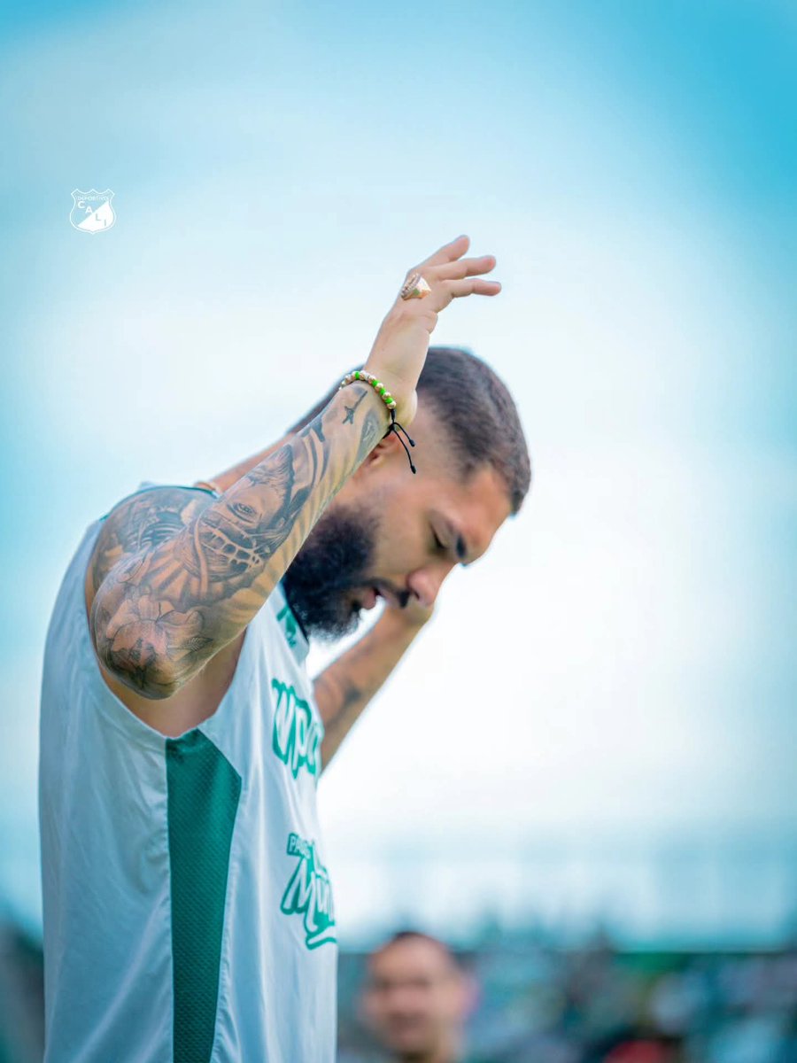 juanccortesd's tweet photo. Estoy lejísimos de aquellos que adulan desmedidamente a Caldera, pero a todo señor su honor... Se jugó un partido tremendo. Sacó de lugar a Morelos que es uno de los delanteros más jodidos de marcar, lo hizo amonestar y en gran medida lo anuló. Metió dos pelotas cruzadas tremendas, una para Orejuela que inicia el gol del Cali.

Tuvo 3 duelos y ganó los 3. 

¡Partidazo!
