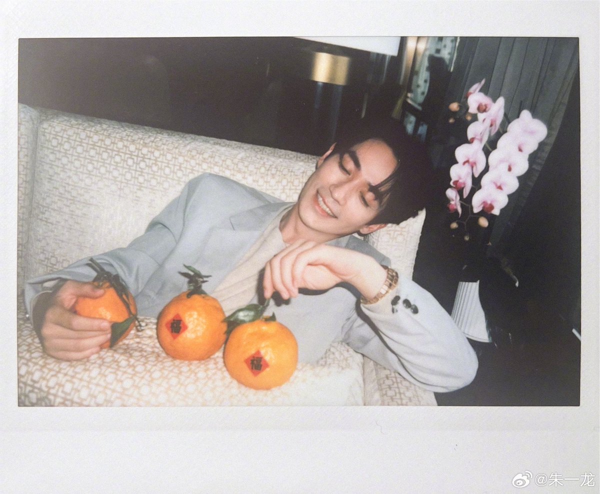 wenella_subs's tweet photo. Feb 17 Zhu Yilong Weibo: “Happy New Year!
Wishing everyone great luck in the Year of the Horse. May you have good luck right away and may all your wishes come true! 🎇 🎉”

#ZhuYilong #朱一龙 #朱一龍 https://t.co/d8fZKI30XM