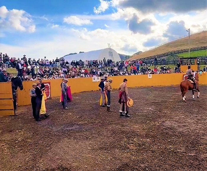 Villapinzón: Grandeza y Honor del Toro Bravo voyalostoros.com/2026/02/16/vil… vía @Voy a Los Toros