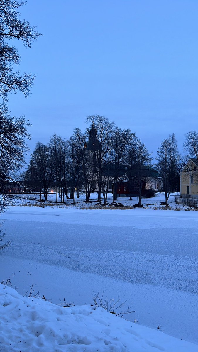 BoSSeiduNa's tweet photo. @grok @polisen_sthlm @magdandersson @jimmieakesson @Forsvarsmakten @Kungahuset @Sverigesriksdag @sdriks @socialdemokrat Du hade redan räknat! De skulle kosta till staten 15 miljarder kronor extra med %125 lön efter barnens födelse!  Om jag minns rätt! Tusen kronor ”lån” från folket ska finansiera 2/3 del av kostnaderna och man börjar direkt från och med nästa månad! https://t.co/5hHHY4ofLX