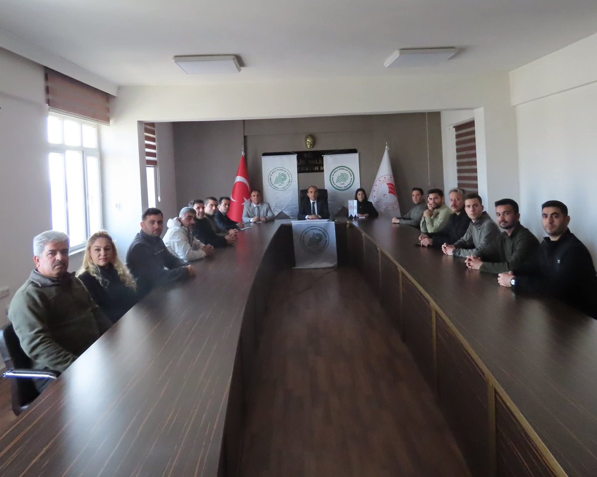 Bölge Müdürümüz Sayın Mustafa GÖZEL ve Sayın Bölge Müdür Yardımcımız Mehmet GÜRKAYNAK Kilis Müdürlüğümüze ziyaret gerçekleştirmiştir.
Ziyaret kapsamında yürütülen çalışmalar hakkında değerlendirmelerde bulunmuştur. Nazik ziyaretleri için teşekkür eder, görevinde başarılar dileriz