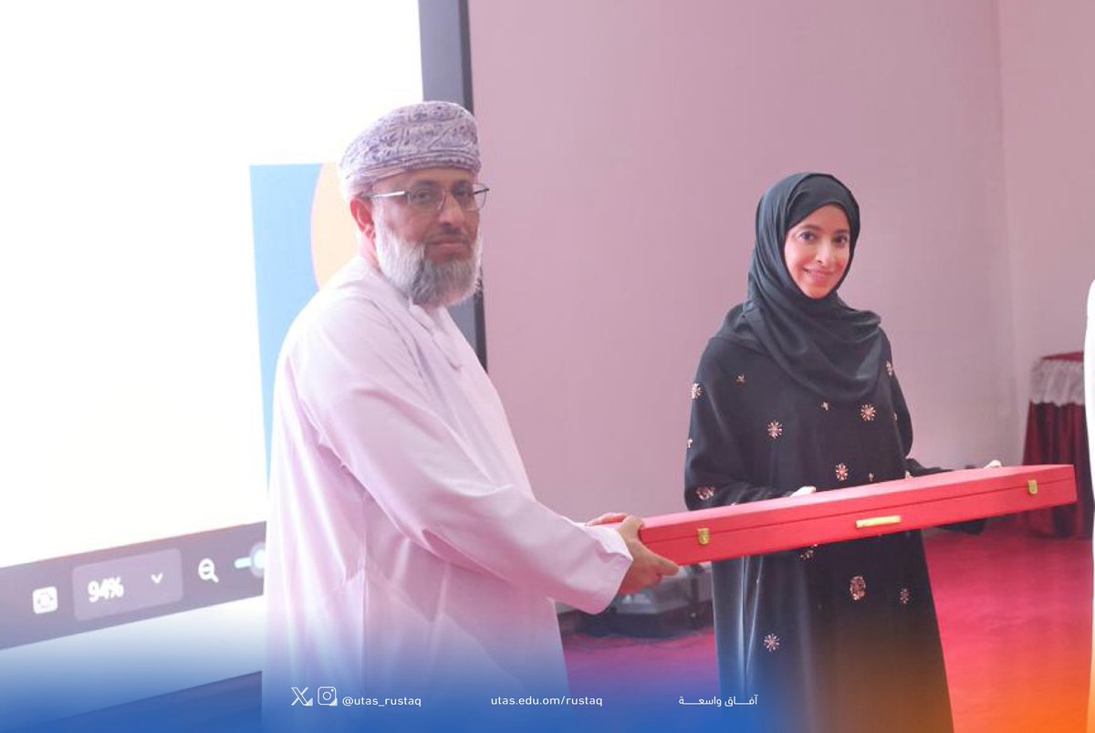 utas_rustaq's tweet photo. كرّمت إدارة كلية التربية بالرستاق الدكتور حمود بن عامر الوردي، عميد كلية التربية بالرستاق سابقًا، والفاضل جمعة بن مصبح الهطالي، مدير دائرة الشؤون الإدارية والمالية، بمناسبة إحالتهما إلى التقاعد، تقديرًا لعطائهما وجهودهما المخلصة طوال فترة عملهما في الكلية. https://t.co/I333s3TejI