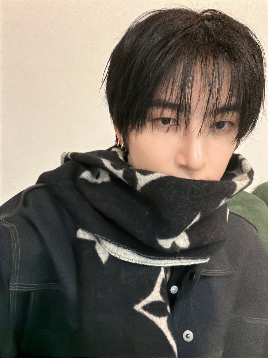 [#윤우] 행복한 설 연휴 보내 프렌드지🐺🩶🖤

#FROM_TRENDZ #TO_FRIENDZ #TRENDZ #트렌드지