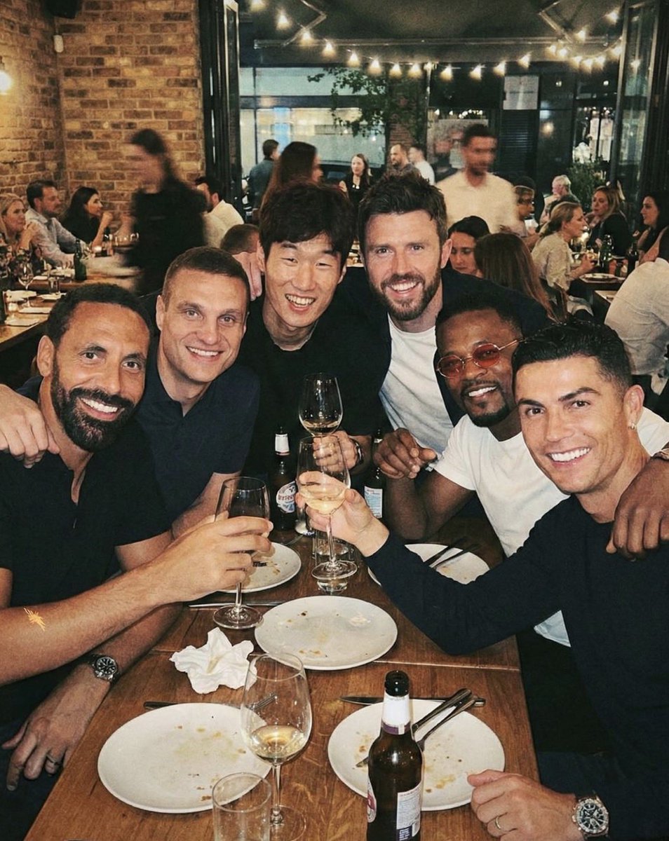 OneJoblessBoy's tweet image. Manchester United fans will love this.