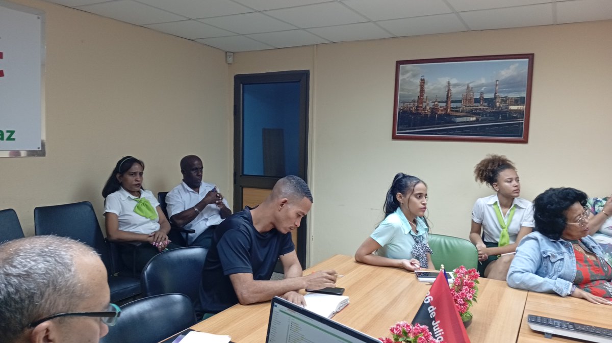 🧠Capacitación del día en la <a href="/REFHDSCU/">Refinería Hermanos Díaz</a>: Seguridad Social a cargo de nuestra Dirección de Capital Humano.
Siempre en modo aprendizaje para fortalecer nuestros conocimientos y entorno laboral. 📚✅
#PetrolerosPorCuba
#Cuba
#SantiagodeCuba
#capitalhumano
#SeguridadSocial