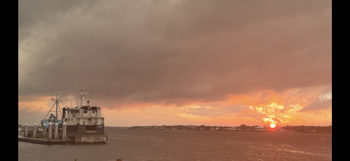 GabpaGreg's tweet photo. Jacksonville sunset. https://t.co/v2ZC8y6nGW