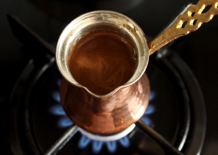 اللهُ يعلمُ لم تغِب عن خاطري
 
               كيف الغيابُ و أنتَ بين الأضلعِ

#قهوة_المساء 
#قهوة_السابعة