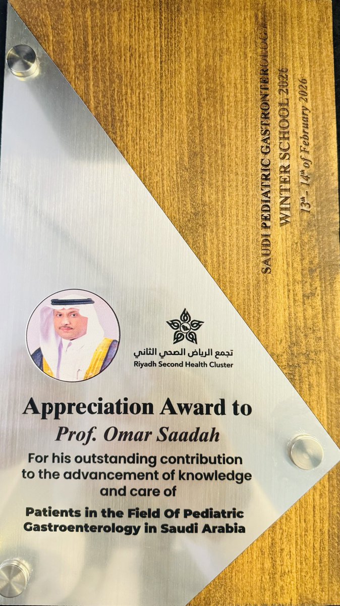 على هامش الملتقى الشتوي لأمراض الجهاز الهضمي لدى الأطفال، تشرفنا في <a href="/KFMC_RIYADH/">مدينة الملك فهد الطبية</a> بتكريم أحد روّاد التخصص أ.د.عمر سعادة،لما ساهم به خلال العقدين الماضيين من إثراء المعرفة و التعليم و البحث العلمي و خدمة المرضى في مجال تخصص أمراض الجهاز الهضمي لدى الأطفال
فجزاه الله خير الجزاء