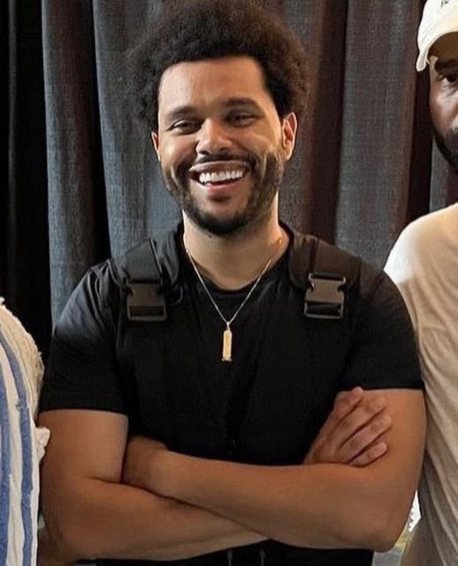 hutmrw's tweet photo. happy birthday to this cutie patootie ! 🥹
when some days are dark, he always makes them brighter. forever thankful for your existence, i love you @theweeknd 🤍🤍🤍 https://t.co/twfWLH8hTi