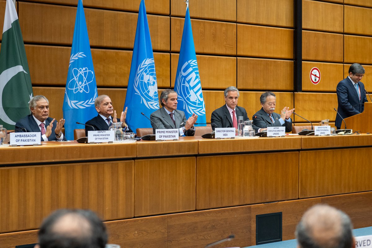 UNODC's tweet photo. Strong institutions &amp; rule of law are the foundations of peace, security &amp; prosperity.

During a high-level visit by 🇵🇰PM Muhammad Shehbaz Sharif in Vienna, 🇺🇳@JohnBrandolino signed a new agreement to expand cooperation on fighting drugs, organized crime, corruption &amp; terrorism. https://t.co/Hqfe68VF1L