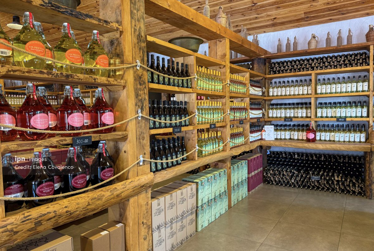 iamdenya_de's tweet image. #Ukraine may halt Moldovan wine imports after #Moldova banned Ukrainian poultry. Talks to lift the restriction have stalled for over three weeks. Kyiv warns of possible retaliatory measures under the Free Trade Agreement, as tensions over the poultry dispute escalate.