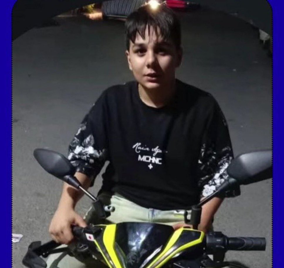 bang_army_m's tweet photo. #MohammadHossein_Shokri, a 16-year-old child, is at risk of execution He was a child laborer who sold betel nuts in Naziabad, Tehran, and was arrested in Behesht Square

 It has been reported that he has been sentenced to death.
#محمدحسین_شکری
فقط ۱۶ سالشه حکم اعدام گرفته‌ https://t.co/dvyJEVMt9D