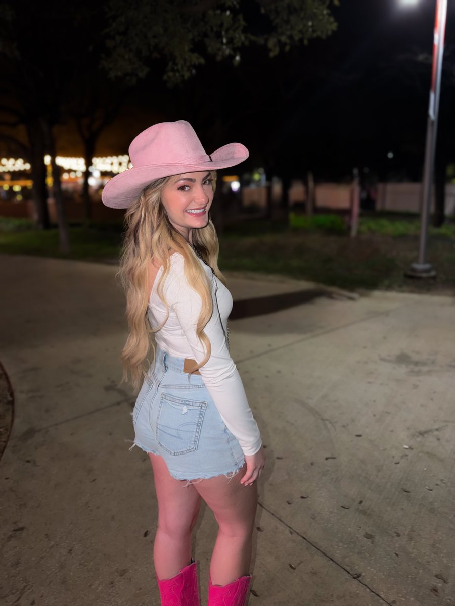 ByrdMiah's tweet photo. Best Valentine Weekend in San Antonio 🤠 💗 https://t.co/GEXn97v9us