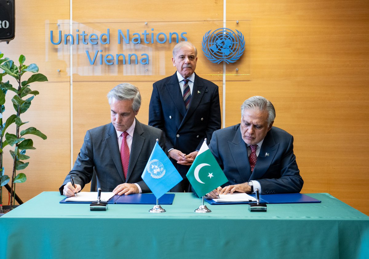 UNODC's tweet photo. Strong institutions &amp; rule of law are the foundations of peace, security &amp; prosperity.

During a high-level visit by 🇵🇰PM Muhammad Shehbaz Sharif in Vienna, 🇺🇳@JohnBrandolino signed a new agreement to expand cooperation on fighting drugs, organized crime, corruption &amp; terrorism. https://t.co/Hqfe68VF1L