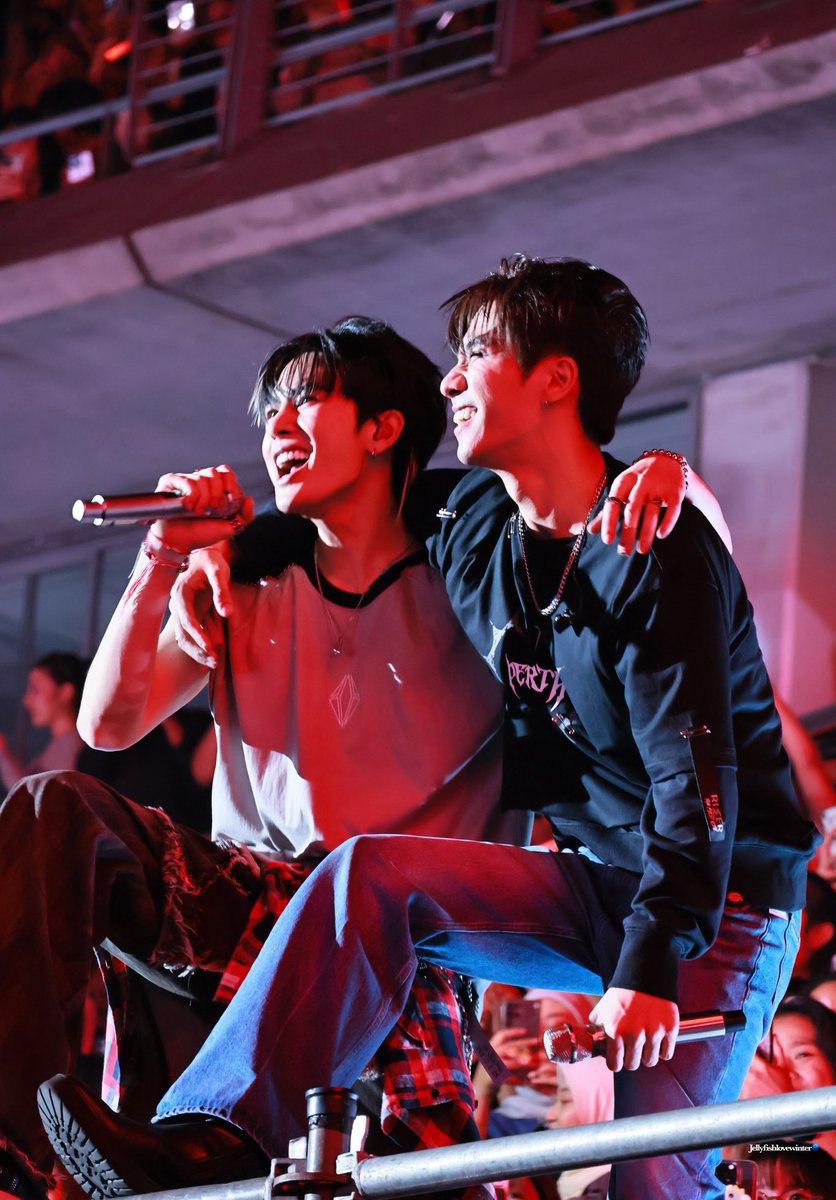 venaliza__'s tweet image. ก็ยังคงมีกันและกันในทุกบทบาทอยู่เสมอ 🖤🤍