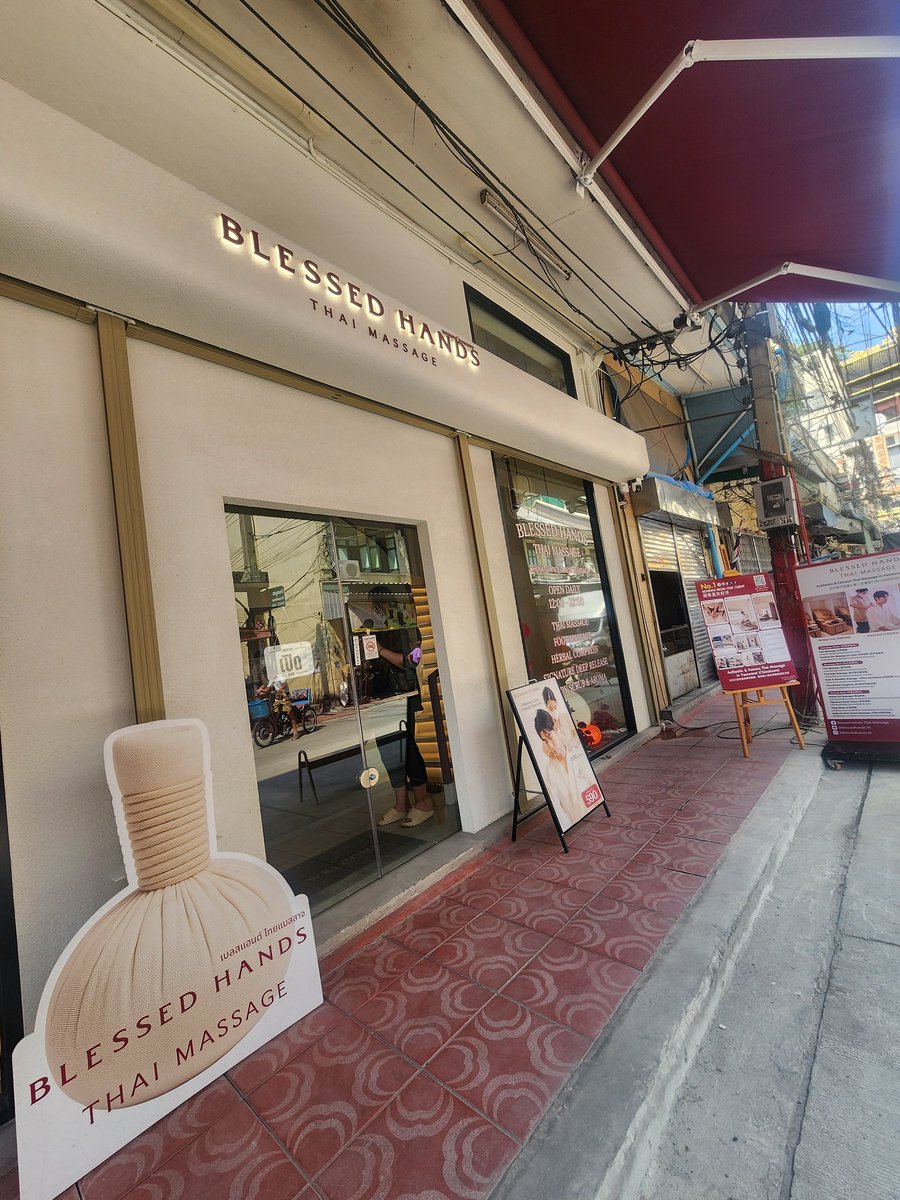 CastiCassy's tweet photo. Sadly will be missing #mewsuppasit 's bday event (coz work schedule) but i had the chance to go to #BlessedHands massage last week. The service is toptier! Love that the spa has a very clean interior design. It's like a quiet haven amidst the noise of yaowarat. Unbiased 5/5 https://t.co/PzCibY5Y6W