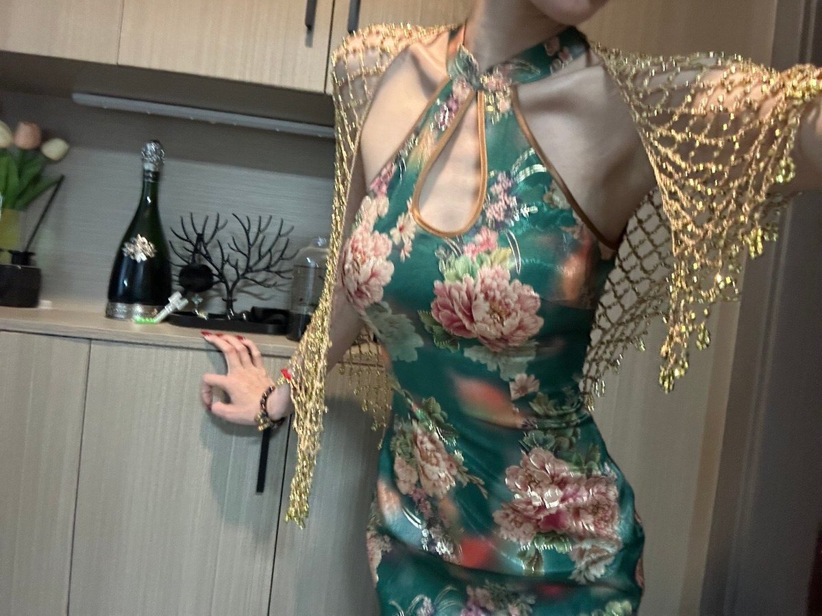 Tracy0125xiaoru's tweet photo. 新年快乐🎆 https://t.co/Ixf2rNQFK8