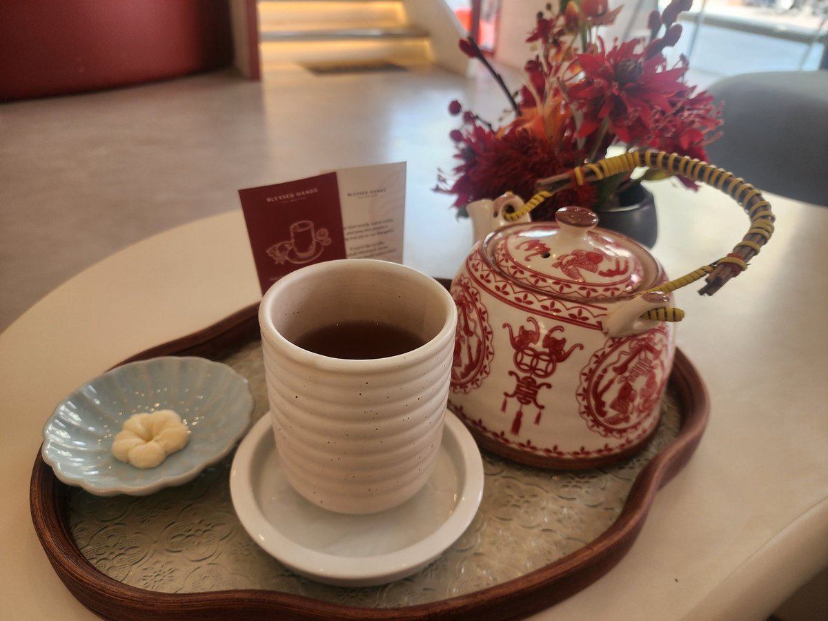 CastiCassy's tweet photo. Sadly will be missing #mewsuppasit 's bday event (coz work schedule) but i had the chance to go to #BlessedHands massage last week. The service is toptier! Love that the spa has a very clean interior design. It's like a quiet haven amidst the noise of yaowarat. Unbiased 5/5 https://t.co/PzCibY5Y6W