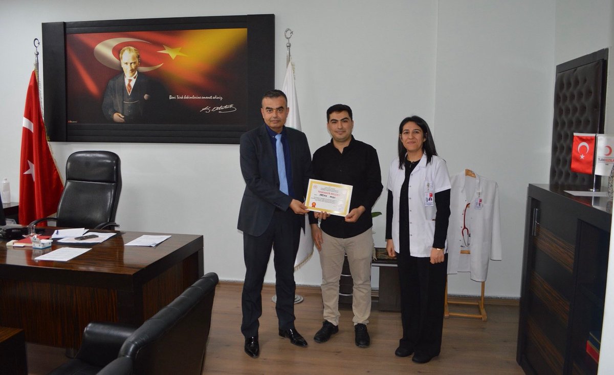 Hastanemizde Röntgen Teknisyeni Olarak Çalışan Sn.Şaban MUDU tayini çıkması münasebeti  ile Başhekimimiz Uzm.Dr. Hakkı ÖZDOĞAN ve Sağlık Hizmetleri Müdiremiz Hilal ALBAYRAK tarafından teşekkür belgesi takdim edilmiştir.Kendisine bundan sonraki çalışmalarında başarılar diliyoruz.