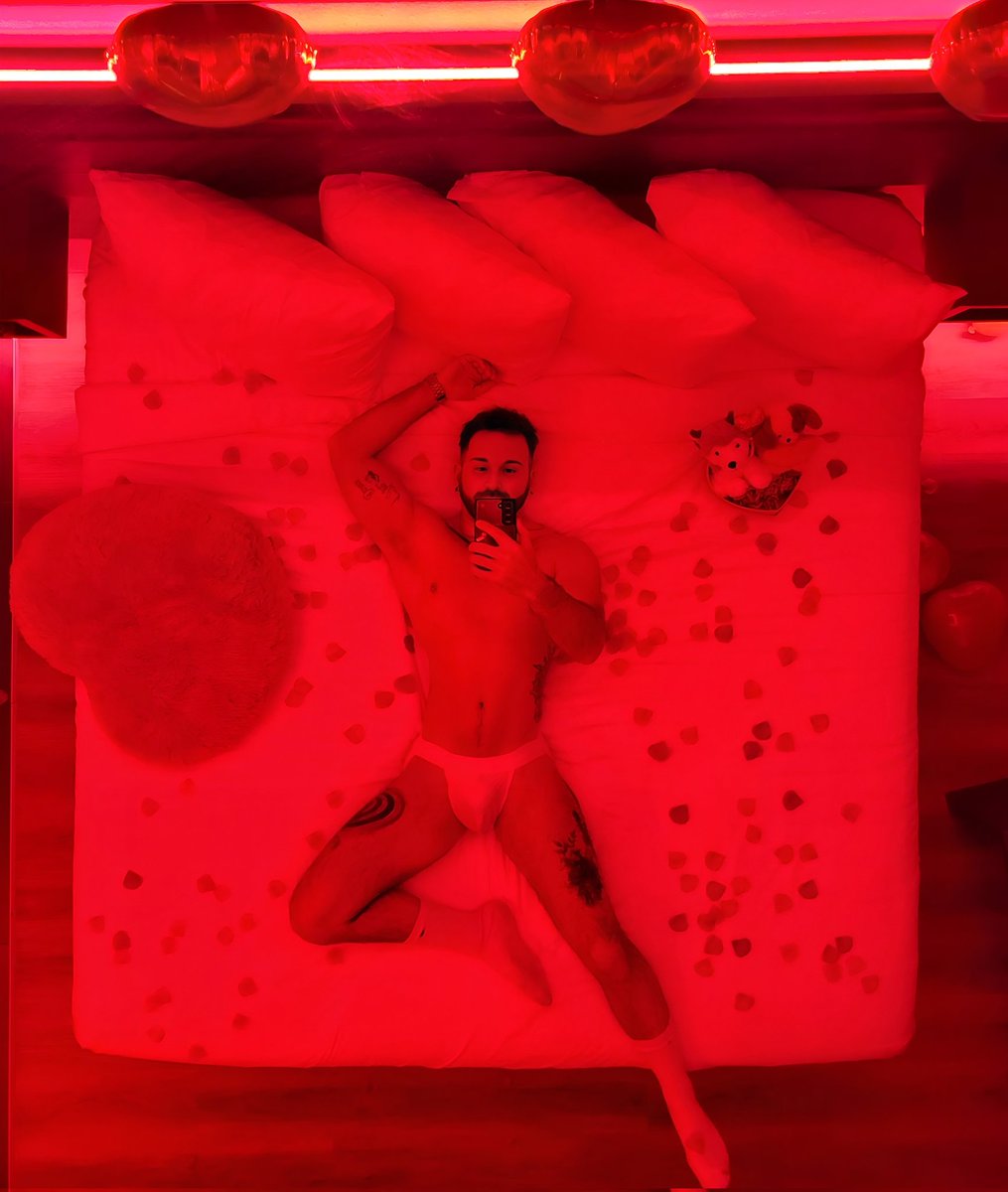 My baby surprised me with the perfect Valentine's day ❤️😍🌹  <a href="/sam_dixonx/">sam dixon (8k)🔞💦</a>