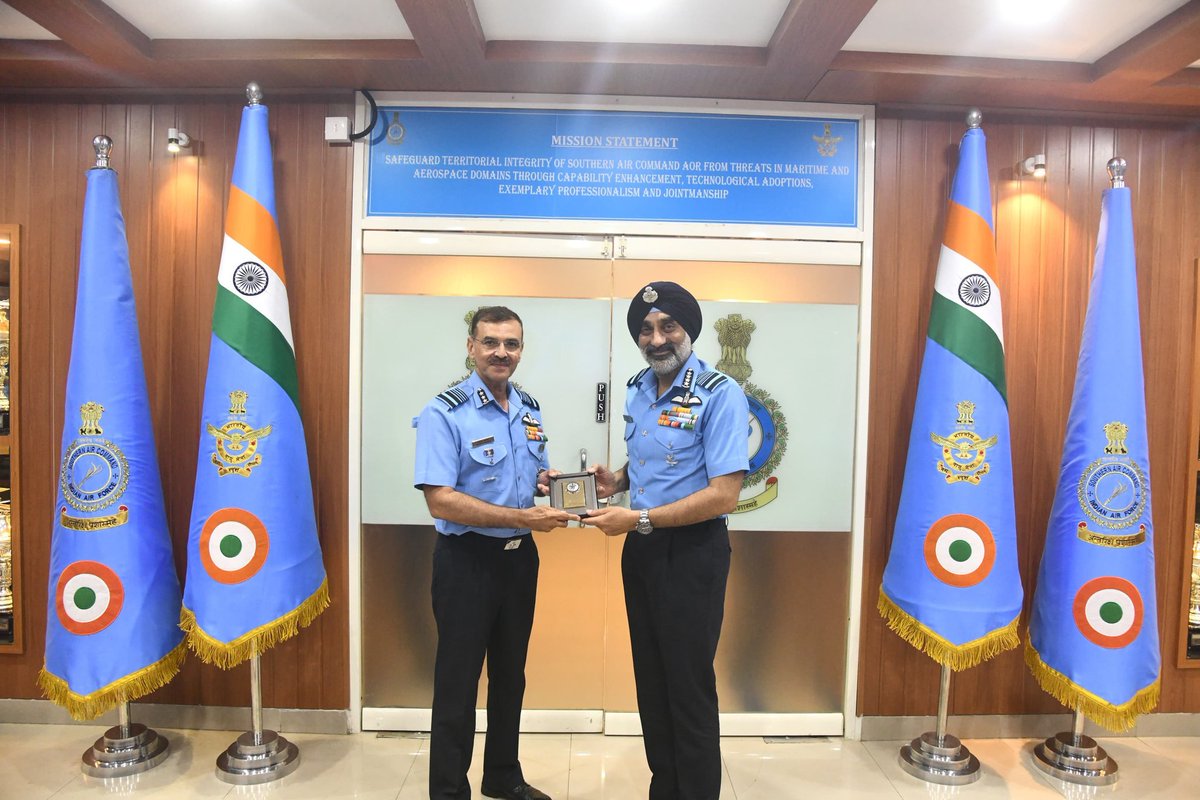 ✈️ Operational Efficiency through Decision Autonomy
Air Chief Marshal AP Singh, Chief of the Air Staff, presided over the annual Southern Air Command Commanders’ Conference on 16 Feb.
The conference focused on strengthening adaptive leadership and enhancing modern warfare