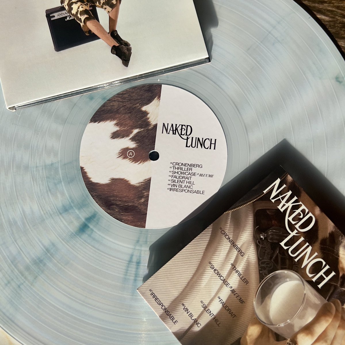 <a href="/bluume_law/">Bluume 🌫️</a> On a préparé quelques CD pour accompagner le projet, disponibles en quantité très limitée.

Donc si vous avez envie de me soutenir autrement qu'avec des streams, ou si vous êtes attachés au support physique, vous savez comment faire <3

lunabby.bigcartel.com