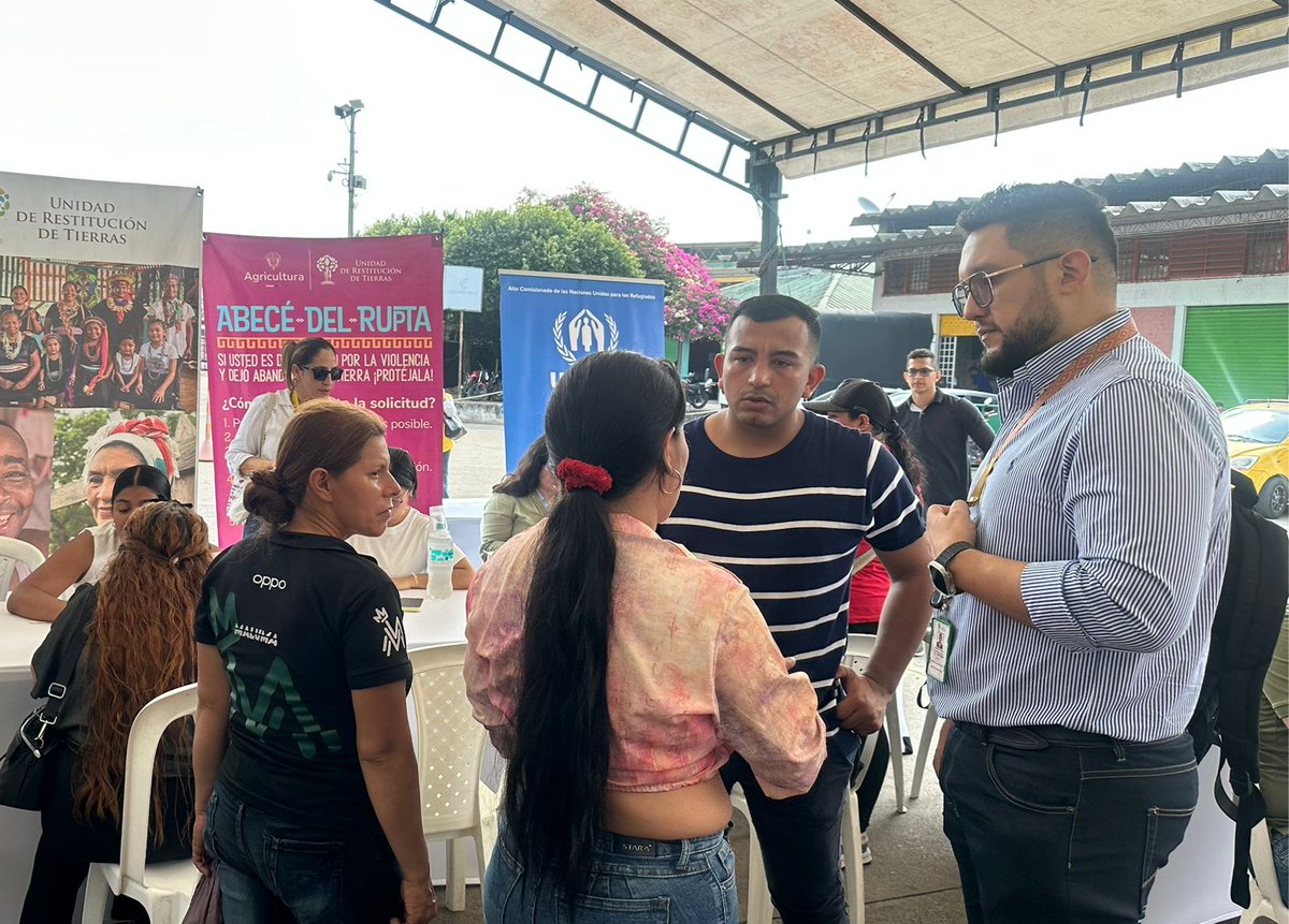 URestitucion's tweet photo. 📍En #Cúcuta, la dirección territorial #NortedeSantander de la #URT en cabeza del director @mauriciocaj, participó en la feria de la economía por la vida, organizada por el departamento de prosperidad social @ProsperidadCol, con el fin de brindar asesoría a todos los habitantes del municipio en temas relacionados con #RUPTA y restitución de tierras.