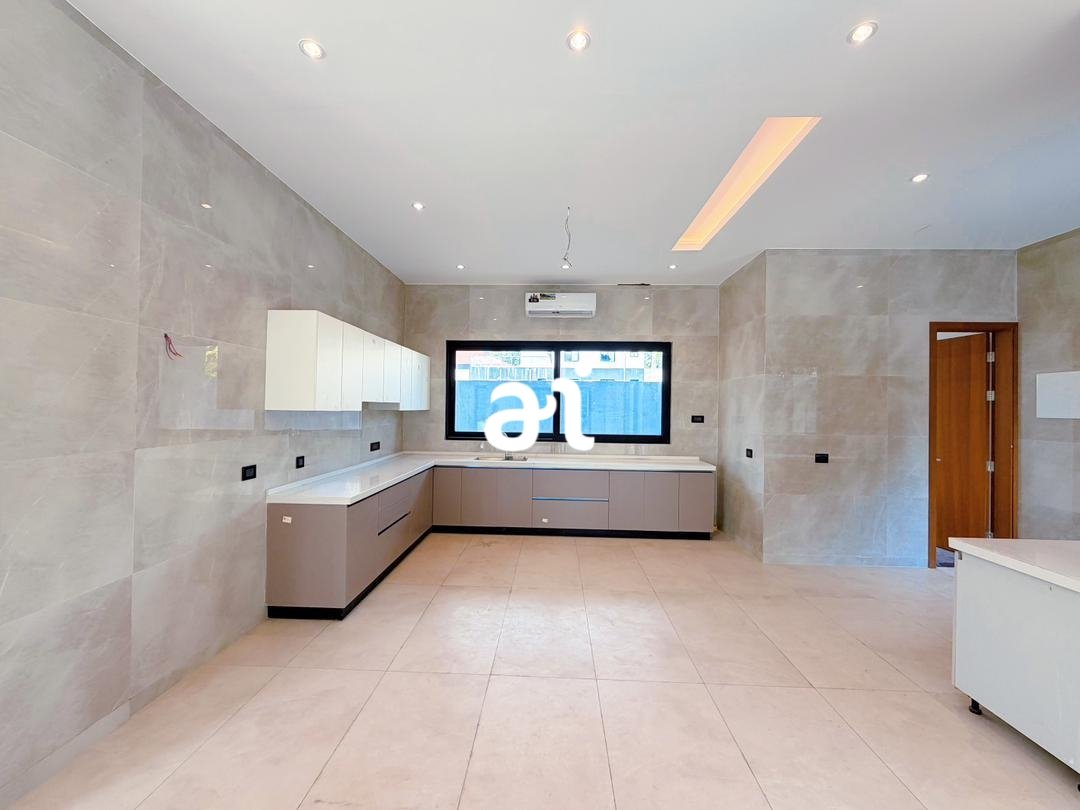 AlainImmo's tweet photo. LOCATION: MAGNIFIQUE VILLA AU CŒUR DE LA GOMBE IDÉALE POUR USAGE PROFESSIONNEL OU RÉSIDENTIEL 

Localisation: Kinshasa/Rdc 
Gombe, dans un emplacement calme et apaisant proche du boulevard du 30 juin
Type de bien: Villa 
Disponibilité: Immédiate 

Composition : 

4 Grandes chambres avec petit salon 
2 Salon spacieux avec terrasse 
1 salle à manger 
4 Salles de bain 
1 Bureau 
1 Cuisine avec plusieurs rangements 
1 magasin 

Détails supplémentaires:

Ascenseur 
Piscine 
Guérite 
Terrasse au rooftop 
Générateur électrique 
Réserves d’eaux avec pompe surpresseur 
Grand espace parking 

Prix: 20.000$ 

Info line 

+243817699634 (Appel)
+243906665362 (Whatsapp)
Infos@alainimmo.com
Alaintshilolo@hotmail.com
https://t.co/rWsyiDAEj8

#realestate  #AlainImmo #Kinshasaimmobilier  #immobilierRDCongo #LocationàGombe #locationVilla
