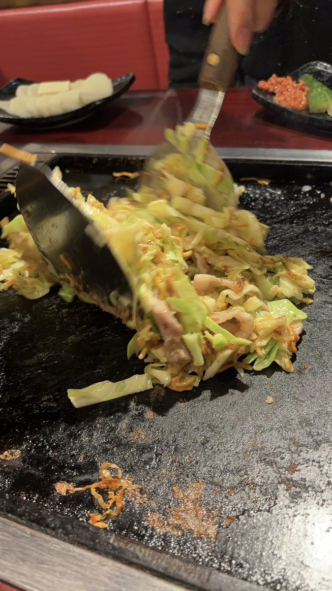 東海イベントの帰りに月島にもんじゃ食べいったら、お客さん全員がイベント帰りだったのおもろい