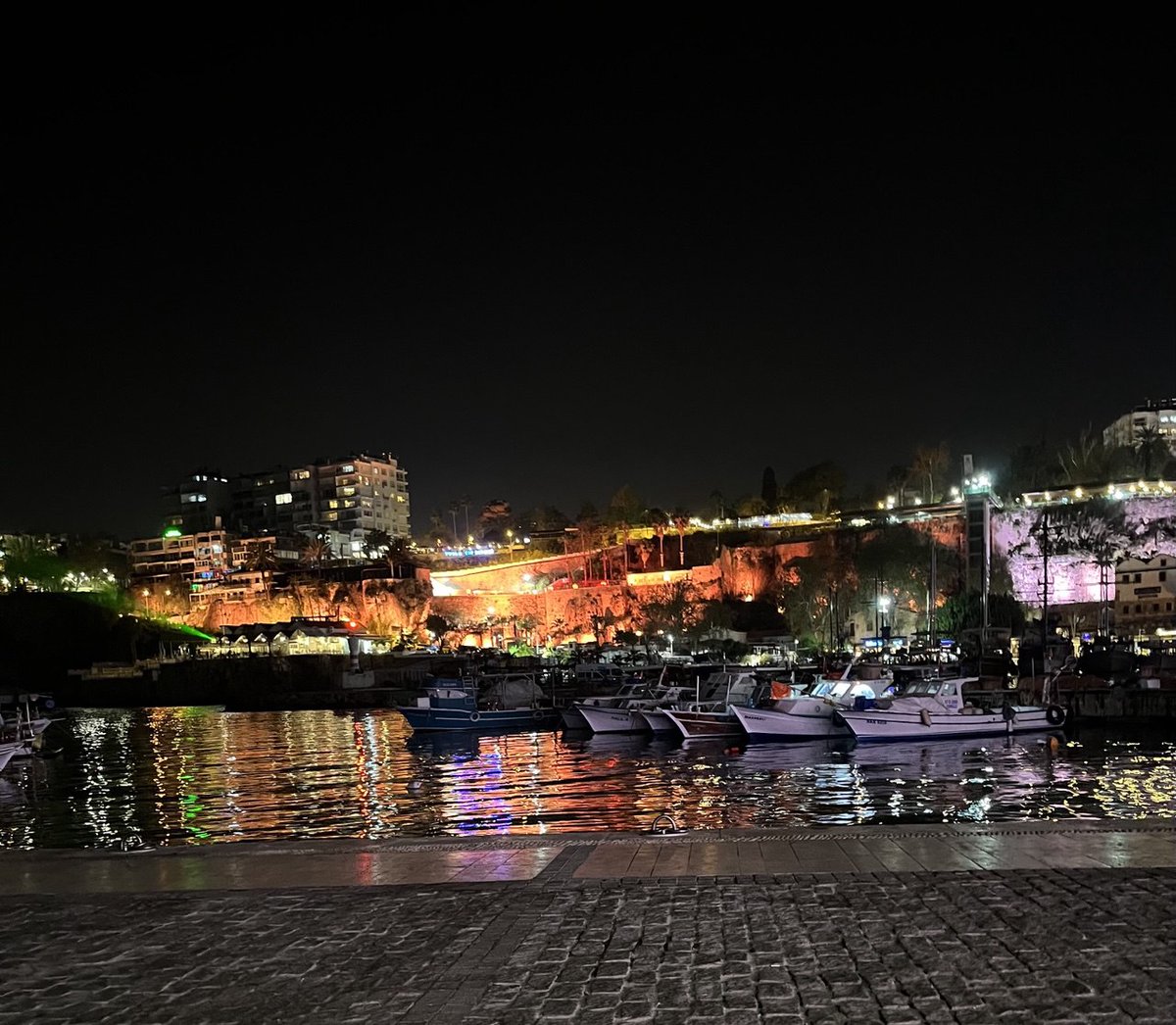 Satoru_Gojo077's tweet photo. Good evening ✨
Enjoying a peaceful walk along the marina, where the lights dance on the water and every step feels like a small escape. 🌙🌊
#GoodEvening #MarinaWalk #NightVibes #PeacefulMoments #SeaLovers #EveningMood #CalmLife #NightStroll https://t.co/eU7EjvdtHF