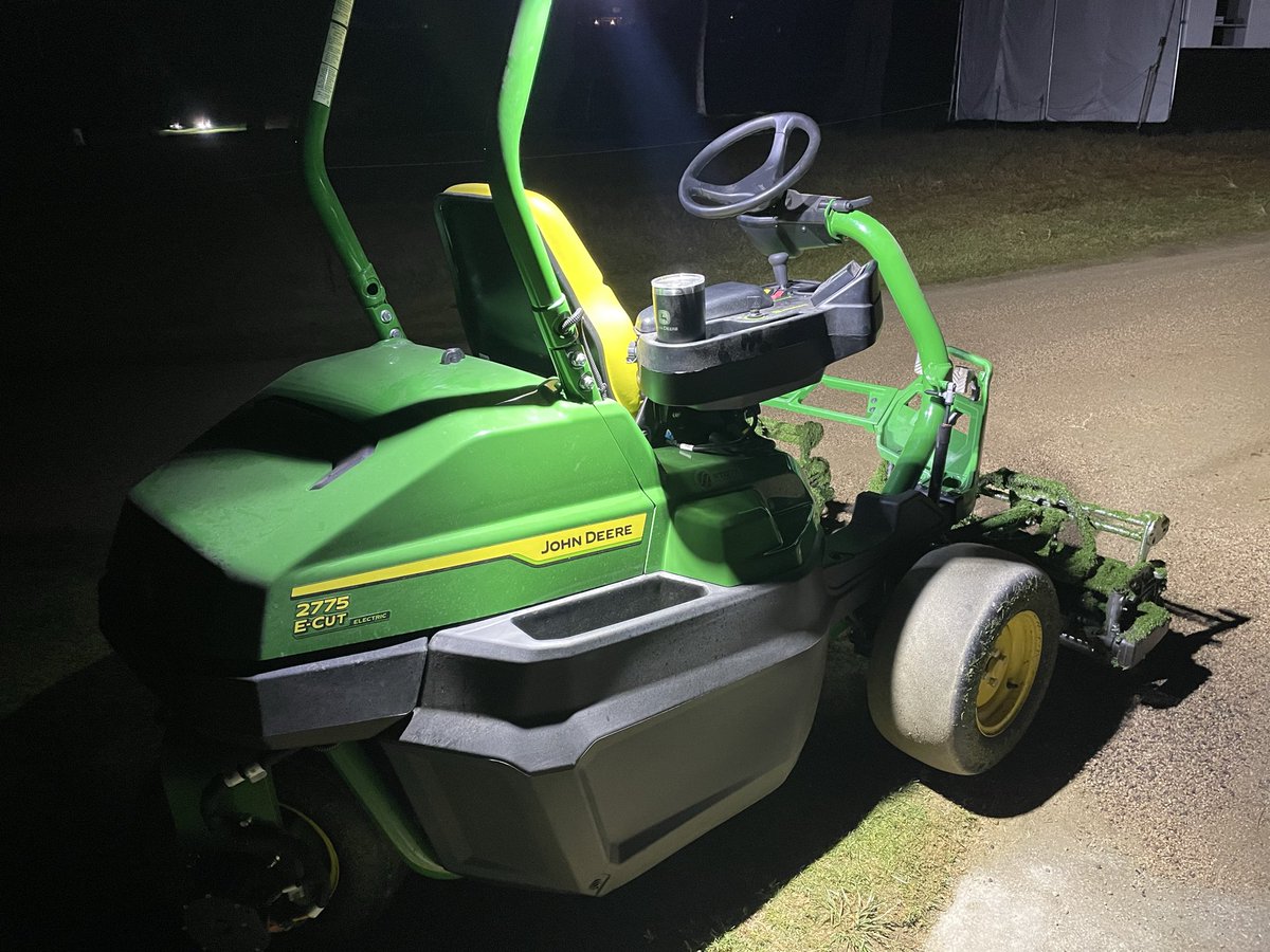 JohnLamoureux1's tweet photo. My ride for the week @thegenesisinv tournament at Riviera CC. @JohnDeere @PGATOURAgronomy @PremierEquip1 @StotzEquipment 
2775 E-Cut triplex mower. https://t.co/ueaGkuNO8f