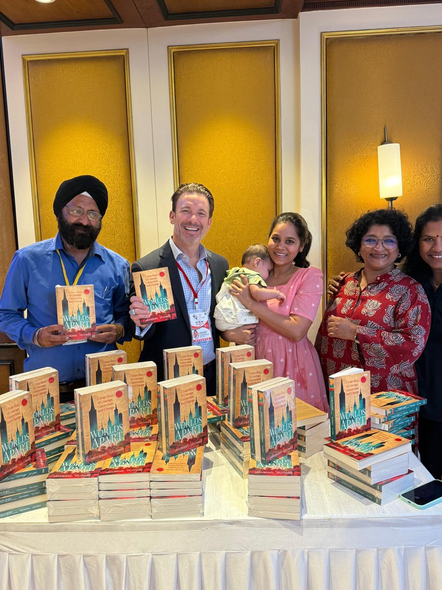 OmBooksInternational tweet media