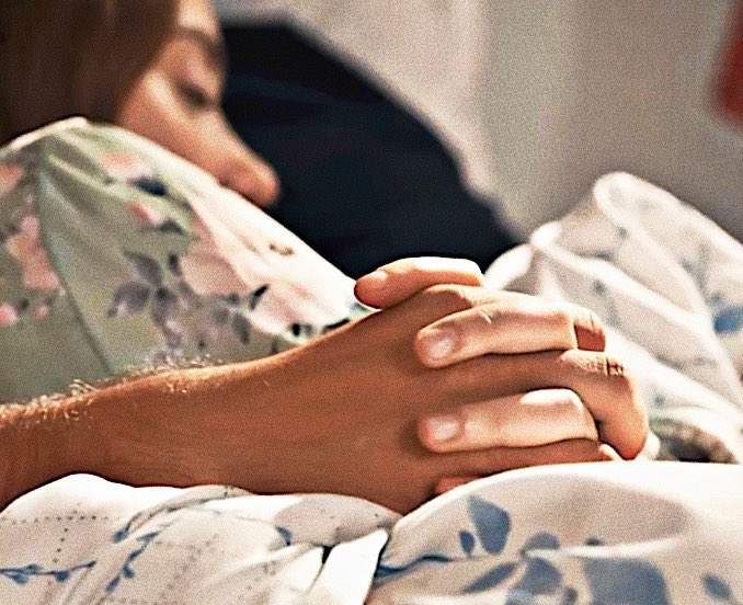 hands 🥹🤍

• #arafta | #MerTeş •