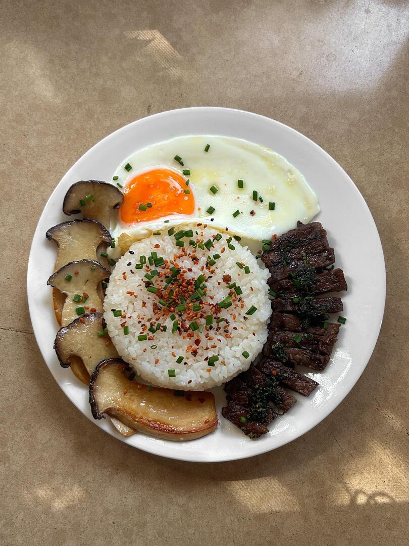 homevsfastfood's tweet image. [homemade] breakfast- rice, egg, king trumpet mushroom and leftover steak
👉 homecookingvsfastfood.com
#homemadebreakfast #riceandeggs #kingtrumpetmushroom #leftoversteak #breakfastfusion #homecooking #food #recipes #foodpic #foodie #foodlover #cooking #hungry #goodfood #homecook…