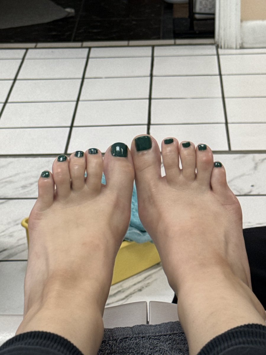 Juliadances_'s tweet photo. Green toes after a pedicure
#PrettyFeet
#PedicuredToes
#SoftFeet
#GlossyToes
#CleanSoles
#ToeFocus
#FootCloseUp https://t.co/5u8aLkLinN