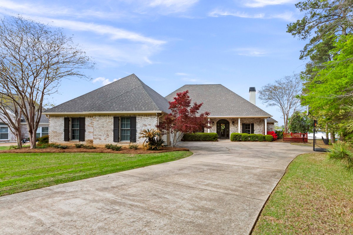 Polles_Prop's tweet photo. Big Water Beauty in Lake Caroline 😍

Stunning 2-story waterfront home on nearly 1 acre in a quiet cul-de-sac! Soaring ceilings, walls of windows, and breathtaking lake views set the stage for this entertainer’s dream.

104 Talbot Court, Lake Caroline of Madison https://t.co/HvBPkiTXwV