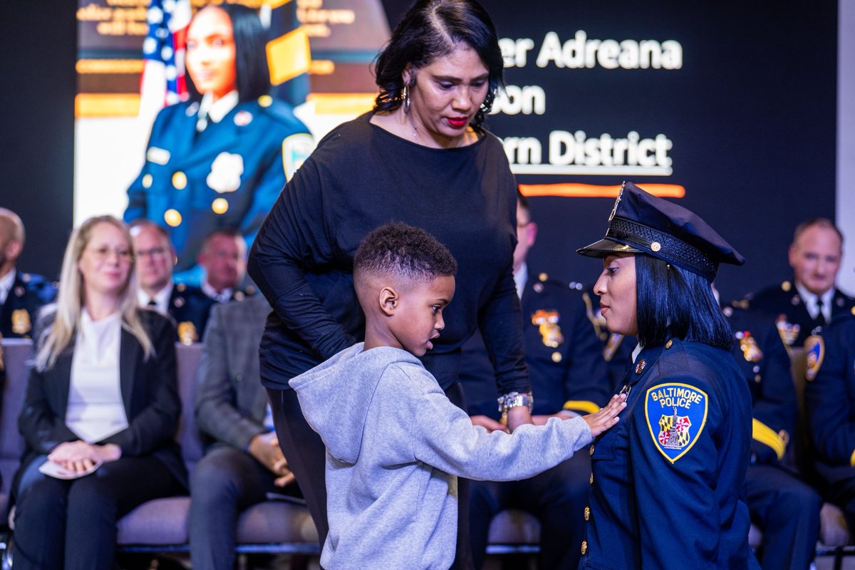 BaltimorePolice's tweet photo. Congratulations, to our newest officers! #proudmoment #protectandserve #BPDStrong https://t.co/fcVReLZK20