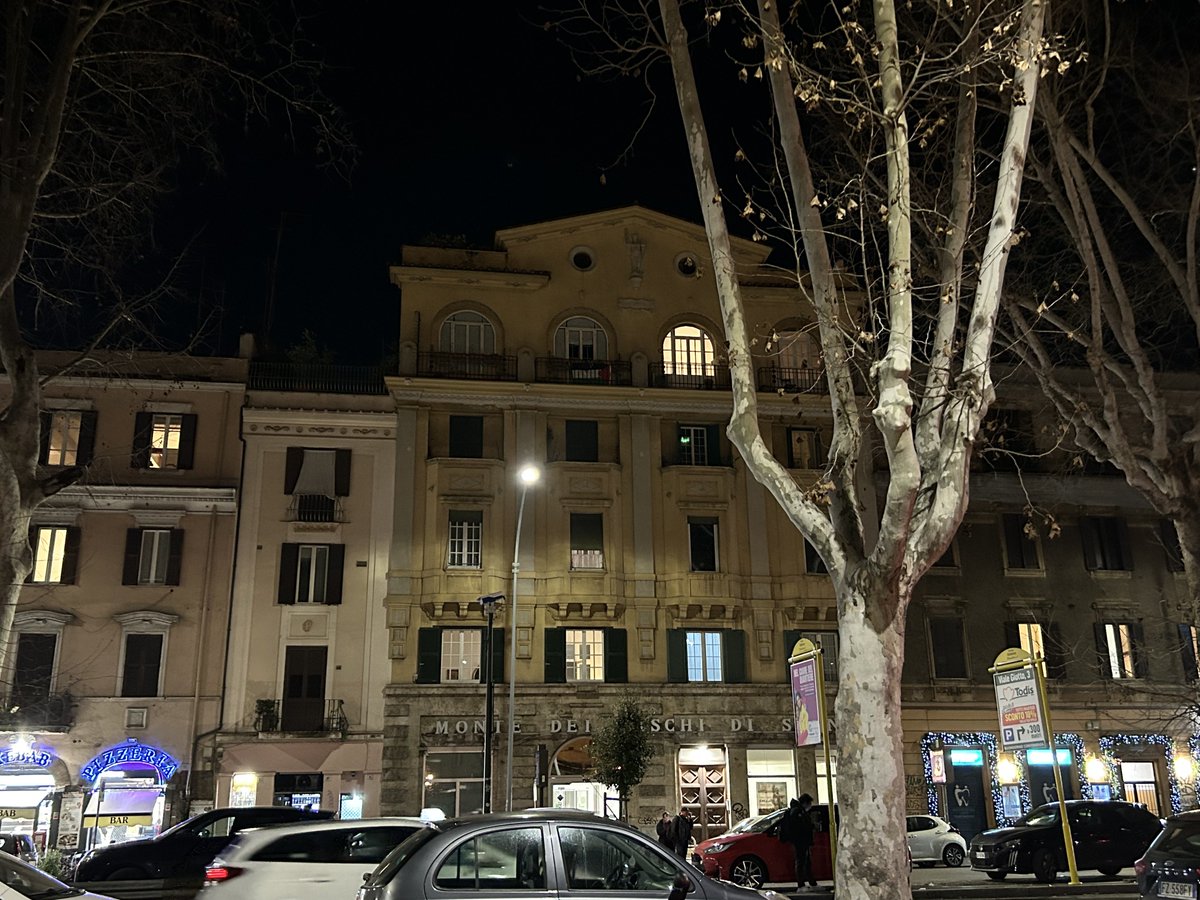 timelessflo's tweet image. Roma 🖤