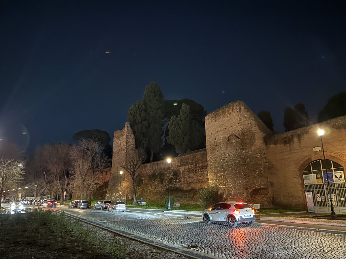 timelessflo's tweet image. Roma 🖤